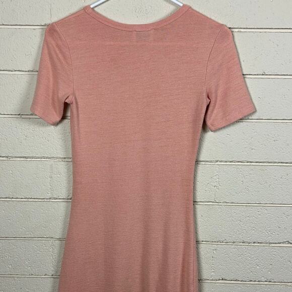 Aritzia Wilfred Free Short Sleeve Peach Mara
Fitted Dress size XS - Picture 6 of 8